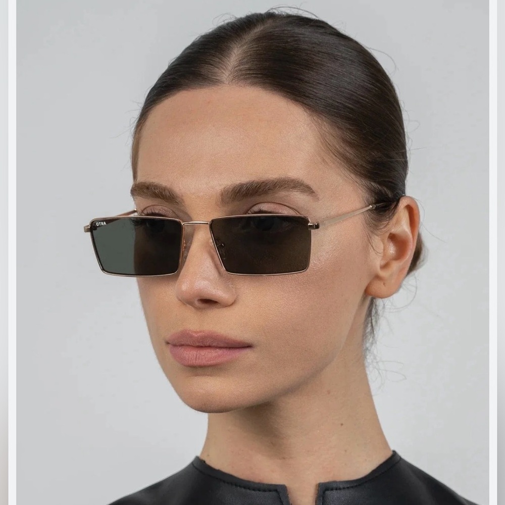 OTRA MARGO SUNGLASSES IN GOLD/GREEN